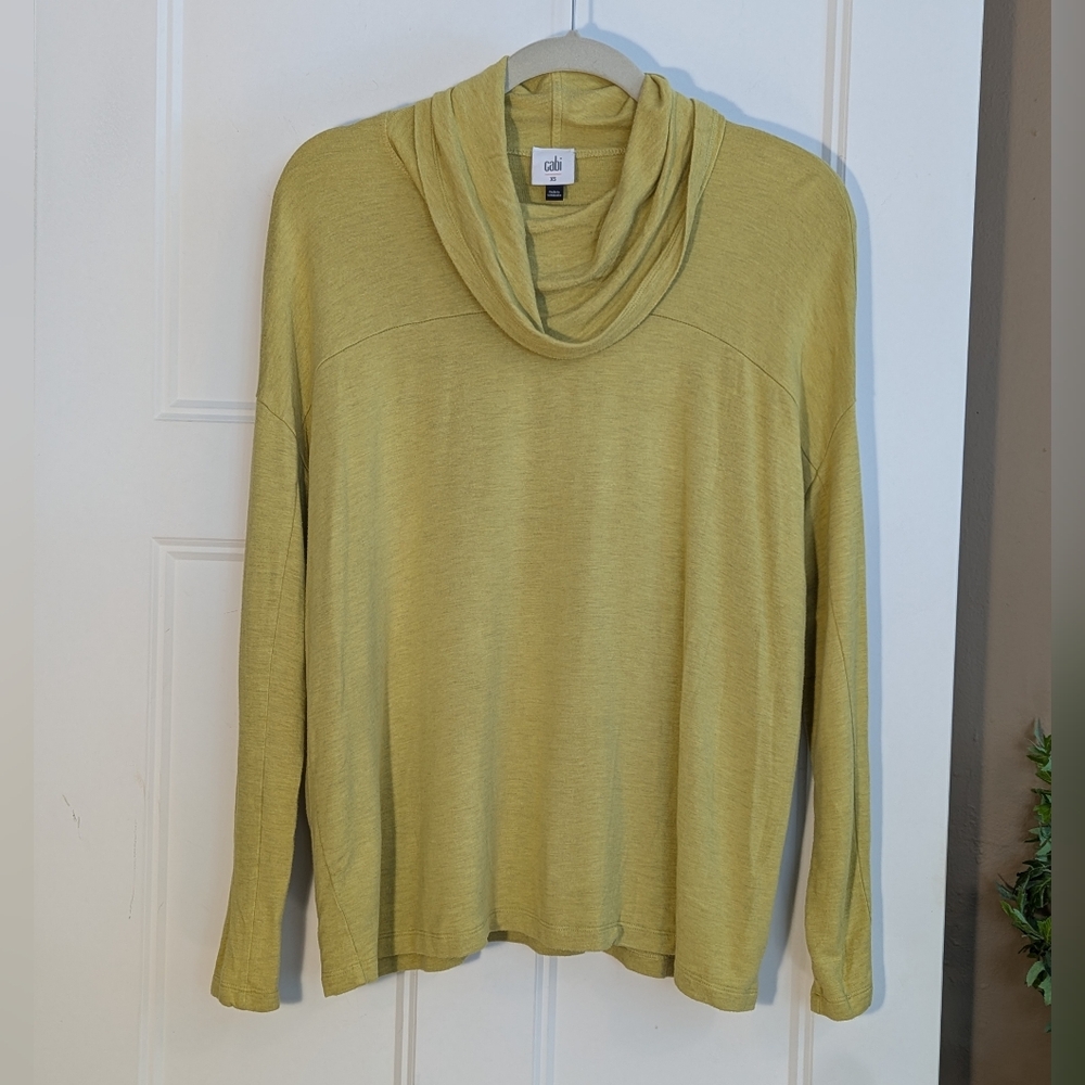 CAbi Ease Turtleneck Bright Moss Relaxed Fit Long Sleeve Top. Size XS.